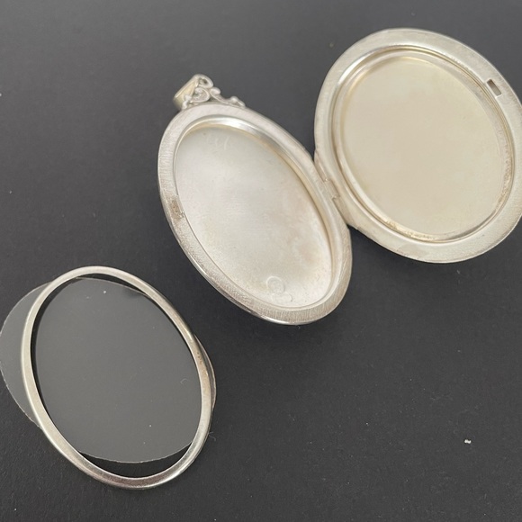 Vintage Burkhardt/Birks Large Oval Sterling Silver Locket - Picture 6 of 8